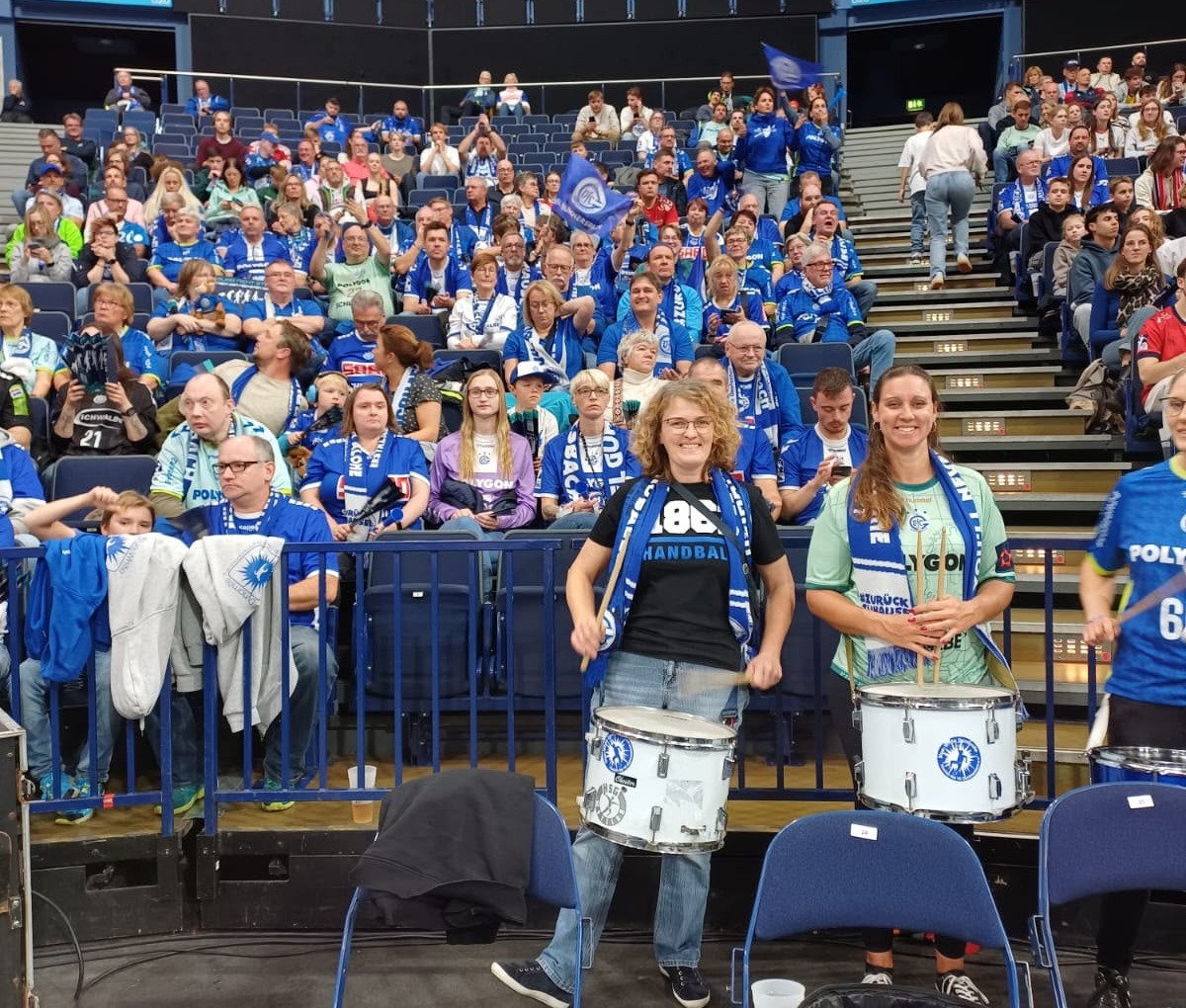 Bild von Trommlern des Fanclubs