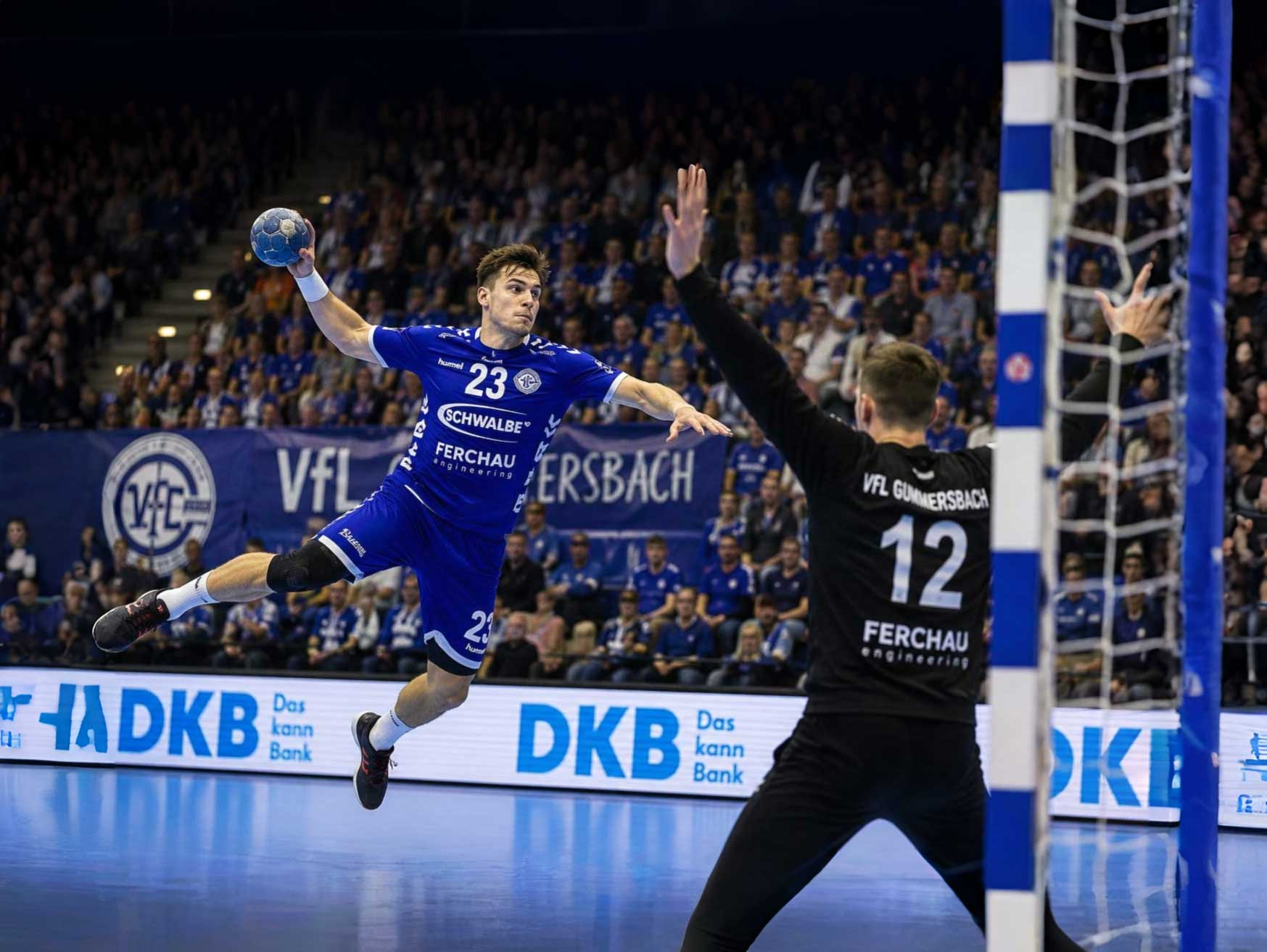 Sprungwurf eines VFL-Handballers